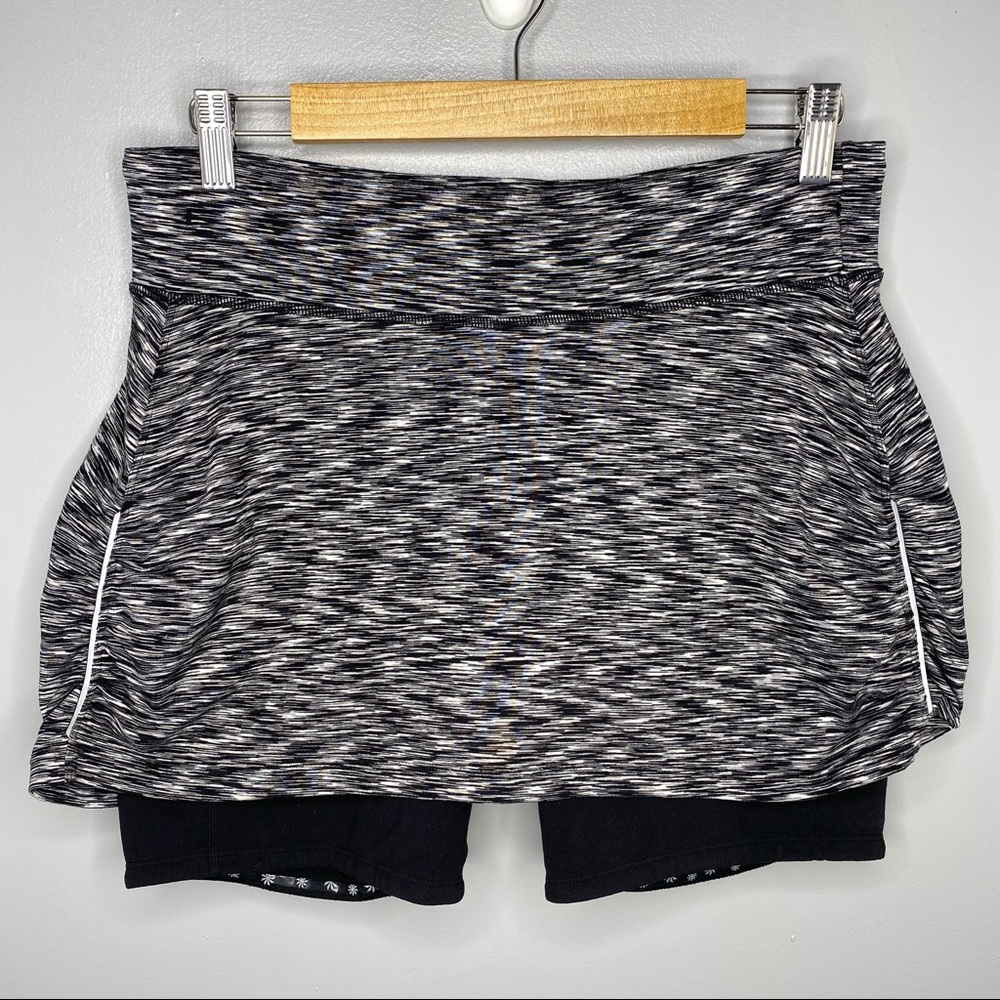 Athleta Black and Gray Space-Dye Skort